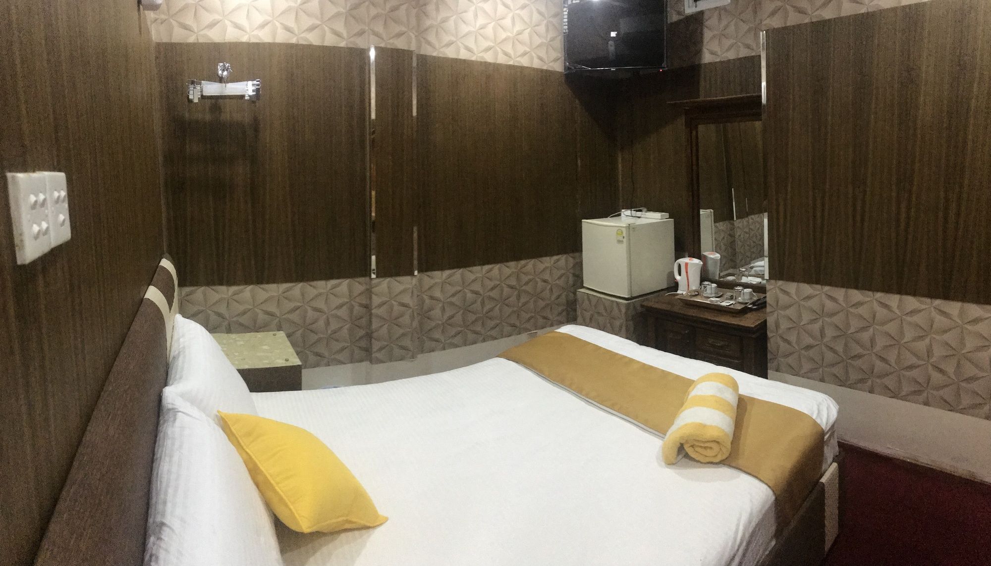Hotel Oyo 112 Al Manaal Residency Colombo Esterno foto